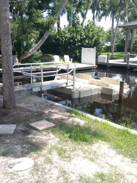 Blue Crab Dock On Gulf Canal Front Close 2 Beach Restaurants Bonita Springs Eksteriør billede